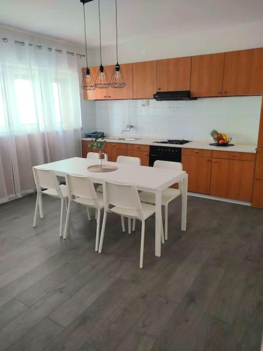 Apartment Dora-100M From The Central Beach Makarska Eksteriør bilde