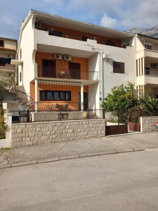 Apartment Dora-100M From The Central Beach Makarska Eksteriør bilde