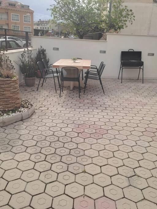 Apartment Dora-100M From The Central Beach Makarska Eksteriør bilde